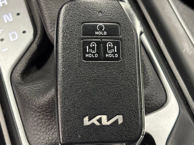 Used 2024 Kia Carnival LX FWD image 37