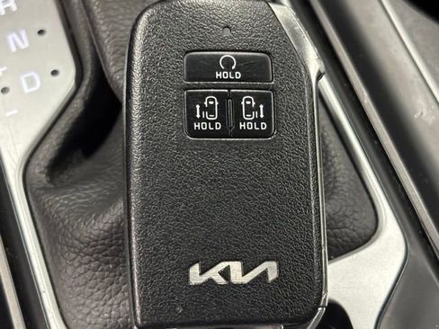 Used 2024 Kia Carnival LX FWD image 37