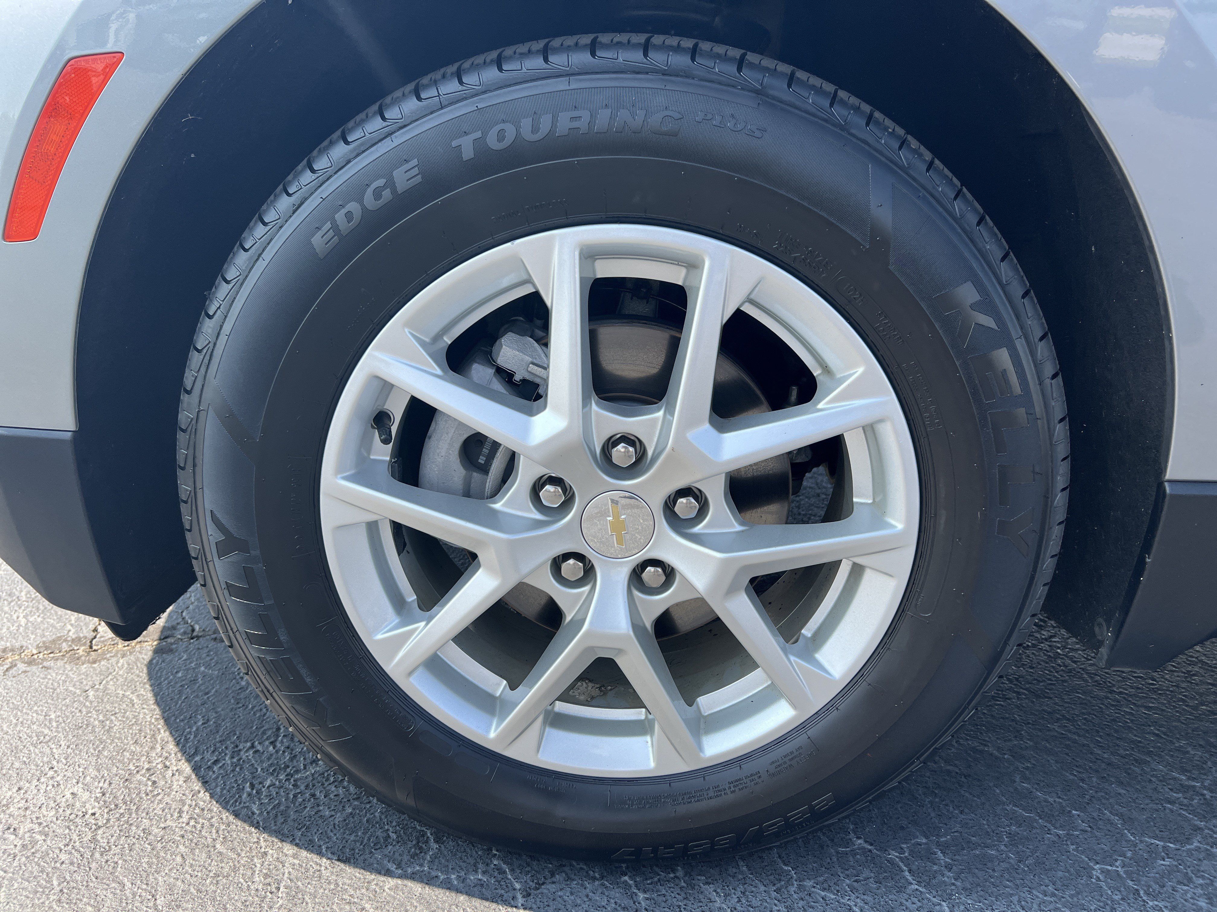 Used 2023 Chevrolet Equinox LS FWD image 11