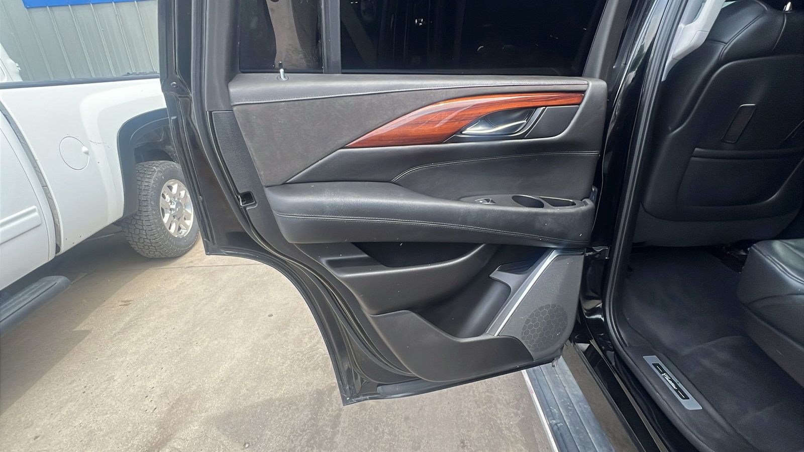 Used 2015 Cadillac Escalade Premium AWD/4WD image 15