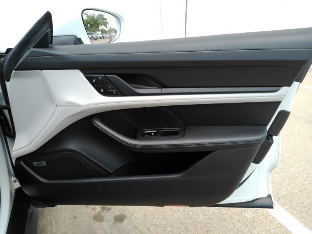 Used 2022 Porsche Taycan RWD image 19