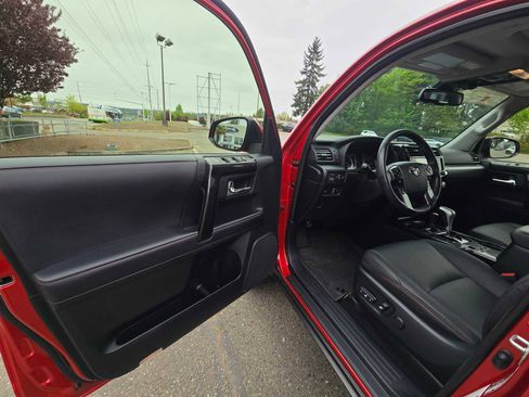 Used 2024 Toyota 4Runner TRD Off-Road Premium w/ Off Road Premium Plus Package AWD/4WD image 20