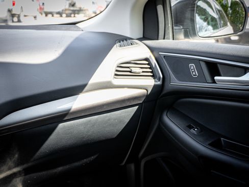 Used 2022 Ford Edge SE image 30