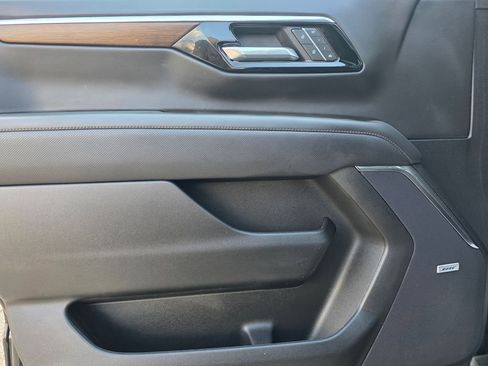Used 2025 Chevrolet Suburban High Country AWD/4WD image 19