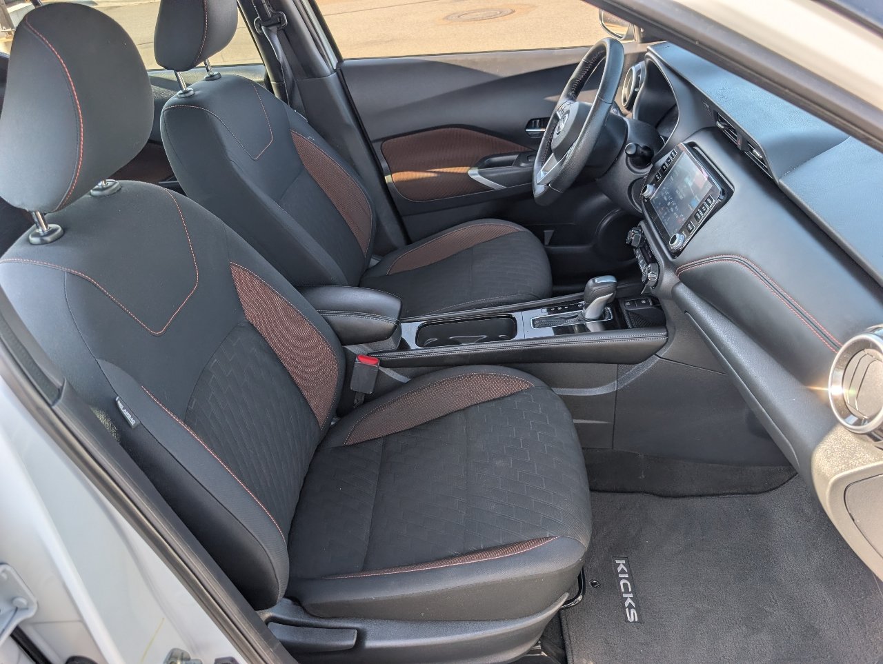 Used 2023 Nissan Kicks SR FWD image 8