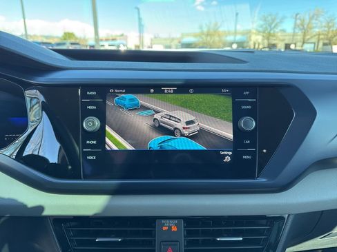 Certified 2022 Volkswagen Taos SE image 20