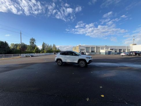 Used 2025 Jeep Compass Trailhawk image 14