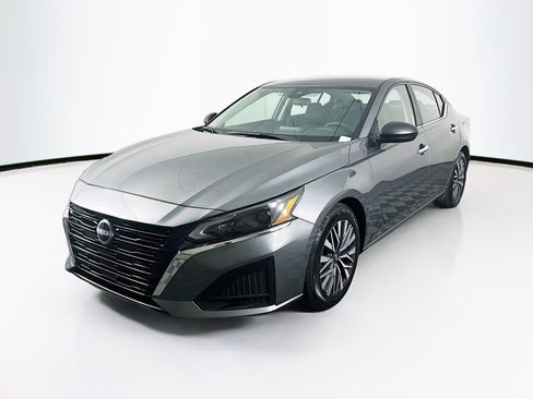 Used 2025 Nissan Altima 2.5 SV FWD image 3