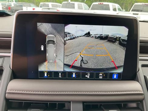 Used 2023 Chevrolet Tahoe Z71 w/ Luxury Package AWD/4WD image 15