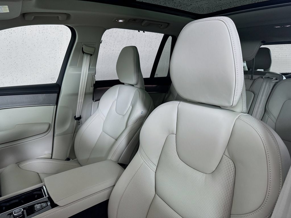 Used 2026 Volvo XC90 B6 Ultra w/ Protection Package AWD/4WD image 8