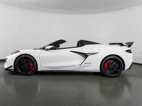 Used 2025 Chevrolet Corvette Z06 w/ Z07 Performance Package image 5