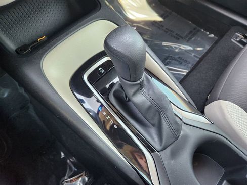 Used 2025 Toyota Corolla LE image 21