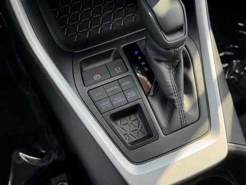 Certified 2025 Toyota RAV4 XLE AWD/4WD image 16