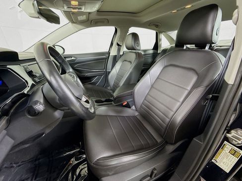 Certified 2023 Volkswagen Jetta SE w/ Panoramic Sunroof Package FWD image 5