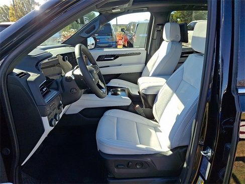 Used 2025 Chevrolet Suburban Premier image 12