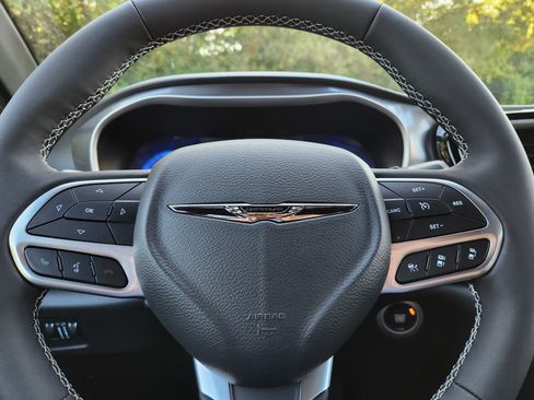 New 2026 Chrysler Pacifica Select FWD image 22