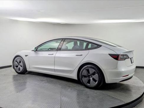 Used 2023 Tesla Model 3 Standard Range image 4