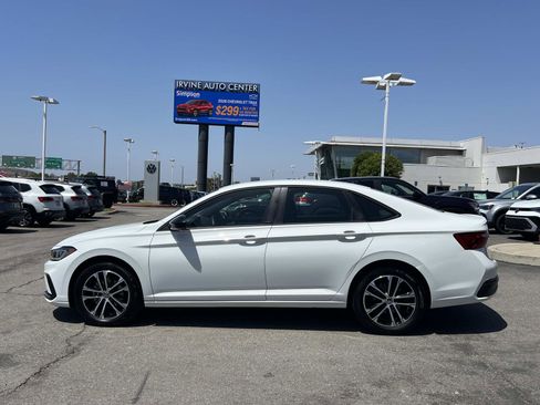 Used 2025 Volkswagen Jetta Sport FWD image 2