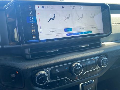 Used 2024 Jeep Gladiator Sport AWD/4WD image 16