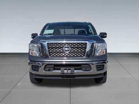 Used 2018 Nissan Titan SV image 9