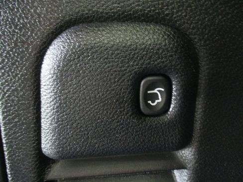 Used 2022 Jeep Grand Cherokee Limited image 17