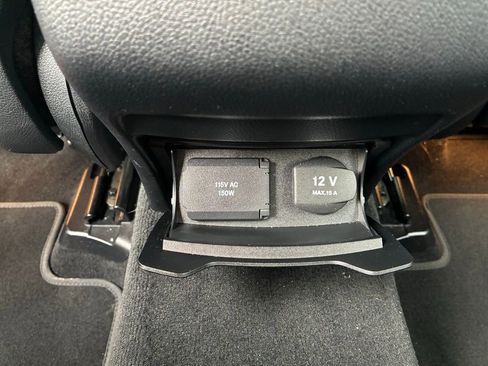 Used 2019 Mercedes-Benz GLC 300 4MATIC image 18