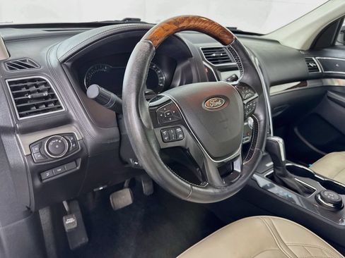 Used 2017 Ford Explorer Platinum AWD/4WD image 9