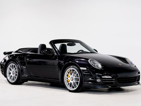 Used 2011 Porsche 911 Carrera S RWD image 2