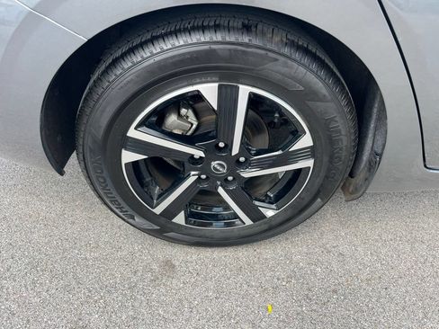 Used 2025 Nissan Sentra SV FWD image 11