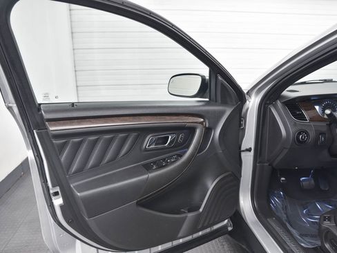 Used 2019 Ford Taurus Limited image 9