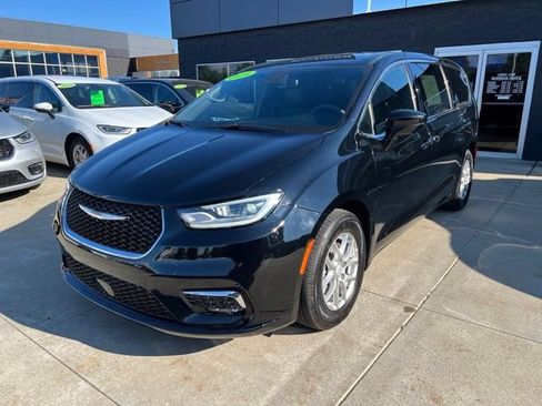 Used 2026 Chrysler Pacifica Select FWD image 3