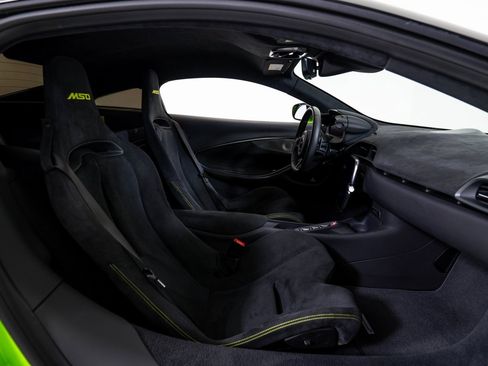 Used 2024 McLaren Artura image 19