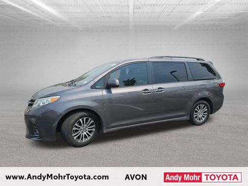 Used 2019 Toyota Sienna XLE w/ XLE Navigation Package FWD image 4