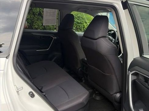 Used 2023 Toyota RAV4 LE AWD/4WD image 27