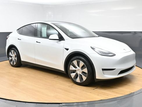 Used 2023 Tesla Model Y Long Range AWD/4WD image 54
