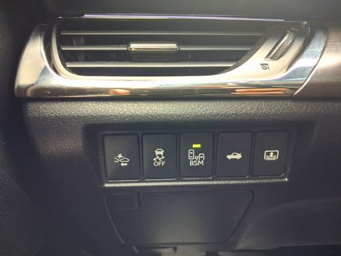 Used 2018 Toyota Avalon Limited w/ All Weather Liner Package FWD image 29