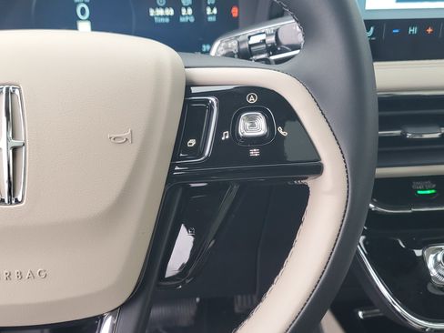 New 2026 Lincoln Corsair Premiere image 18