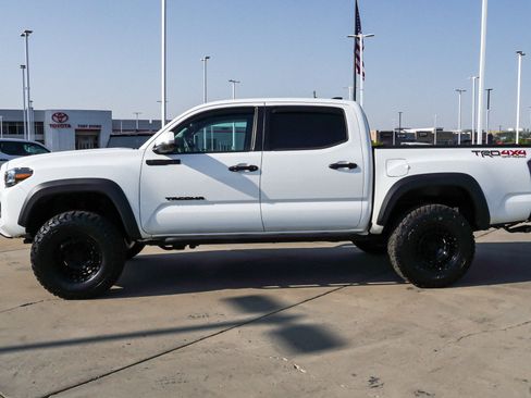 Certified 2023 Toyota Tacoma TRD Off-Road AWD/4WD image 5