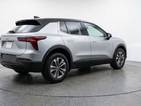 Used 2025 Chevrolet Equinox LT image 9