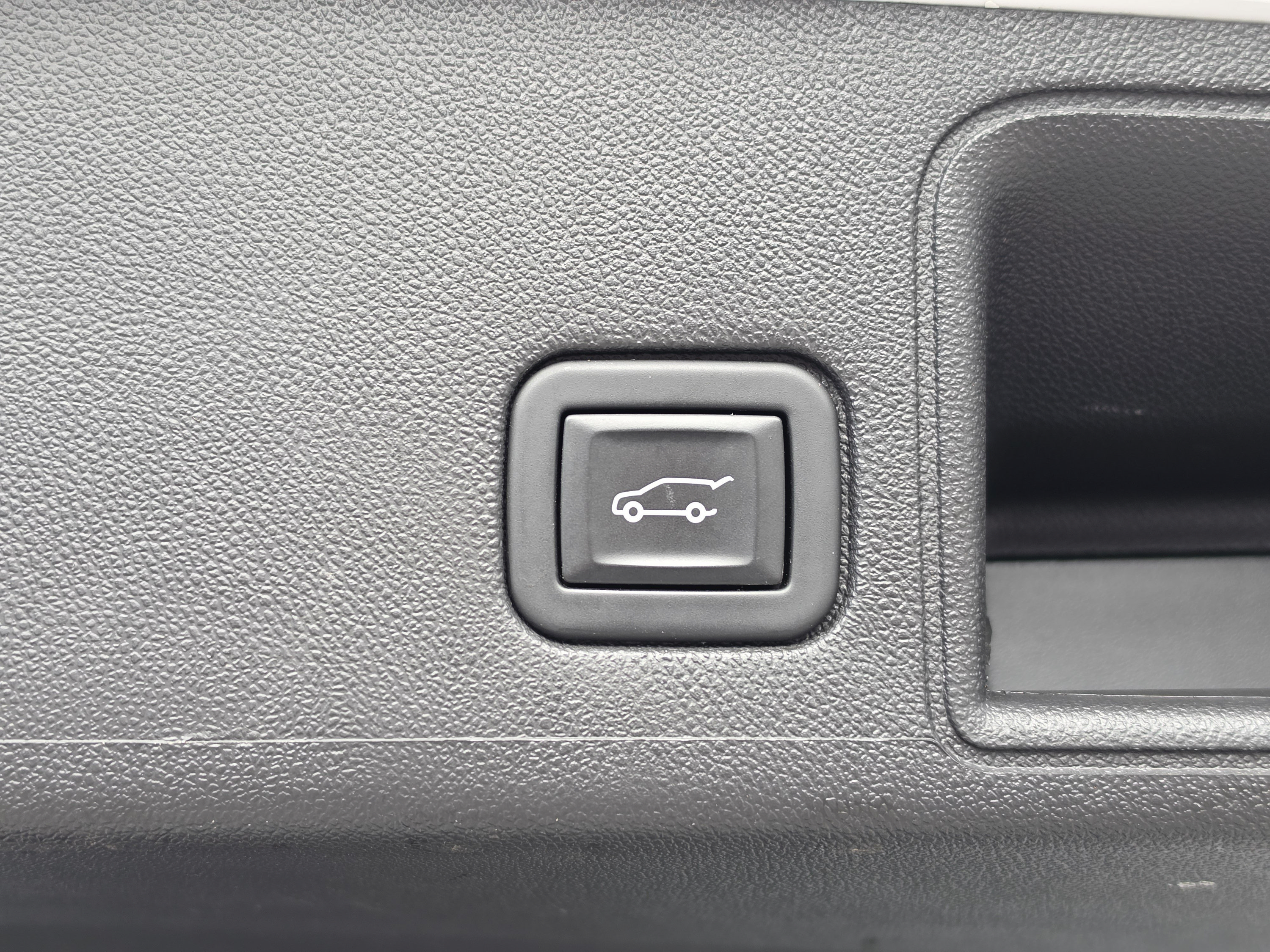 Used 2023 GMC Terrain SLT AWD/4WD image 16