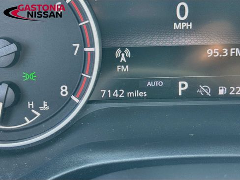 Used 2025 Nissan Rogue SV AWD/4WD image 15