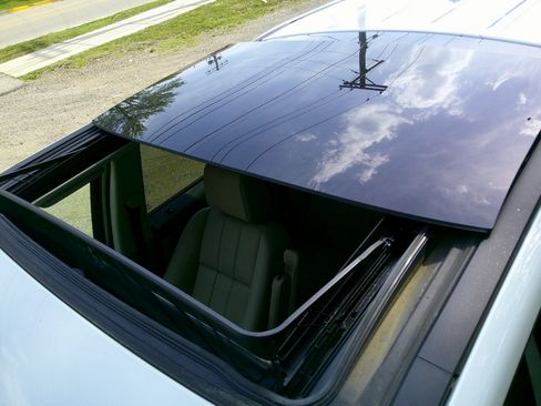 Used 2013 Land Rover LR2 image 32