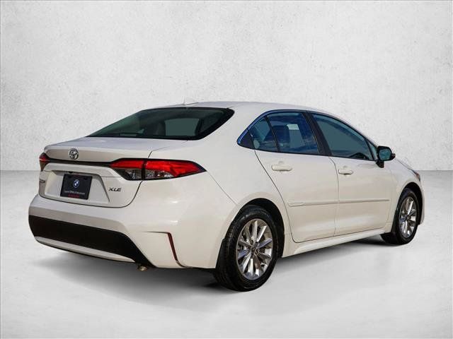 Used 2022 Toyota Corolla XLE FWD image 5