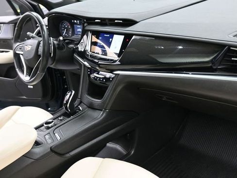 Used 2024 Cadillac XT6 Sport w/ Technology Package AWD/4WD image 34