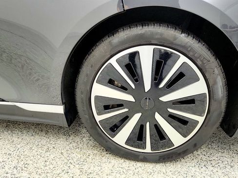 Used 2023 Lucid Air Touring image 9