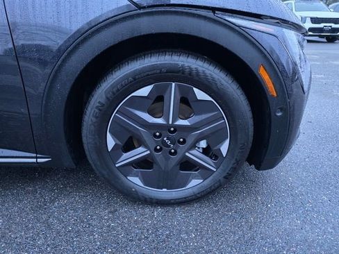 Certified 2025 Kia EV6 Light w/ Light LR Technology Package image 12