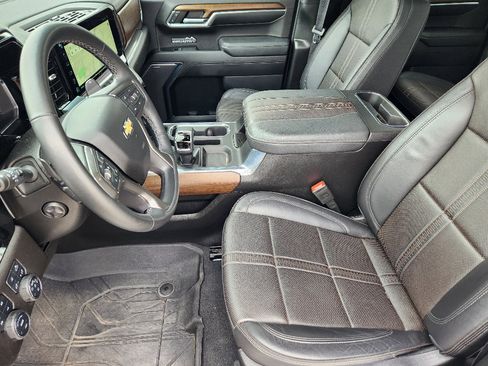 Used 2024 Chevrolet Silverado 1500 High Country w/ High Country Premium Package image 11