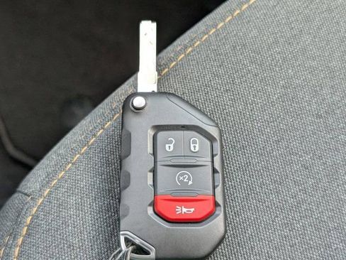 Used 2025 Jeep Wrangler Unlimited Sahara AWD/4WD image 28