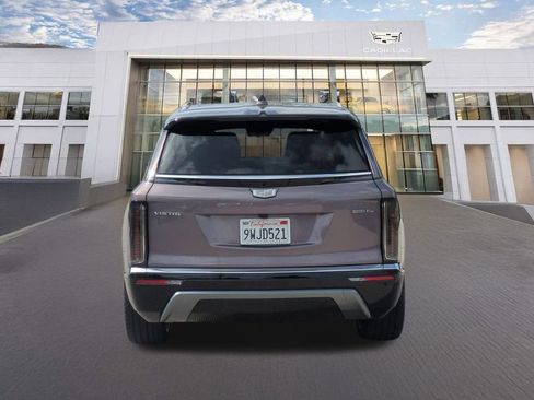 Used 2026 Cadillac Vistiq Premium Luxury image 6