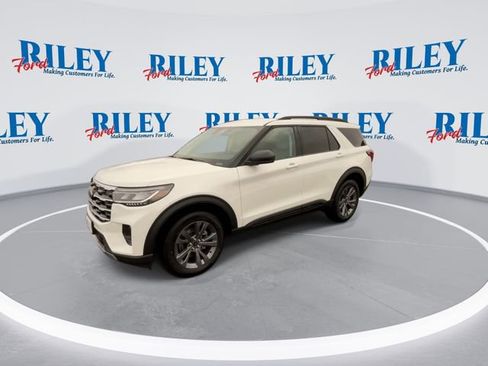 New 2026 Ford Explorer Active w/ Active Comfort Package image 4